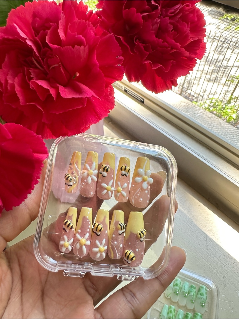 Handmade Bee & Daisy Press-On Nails - Yellow & Pink